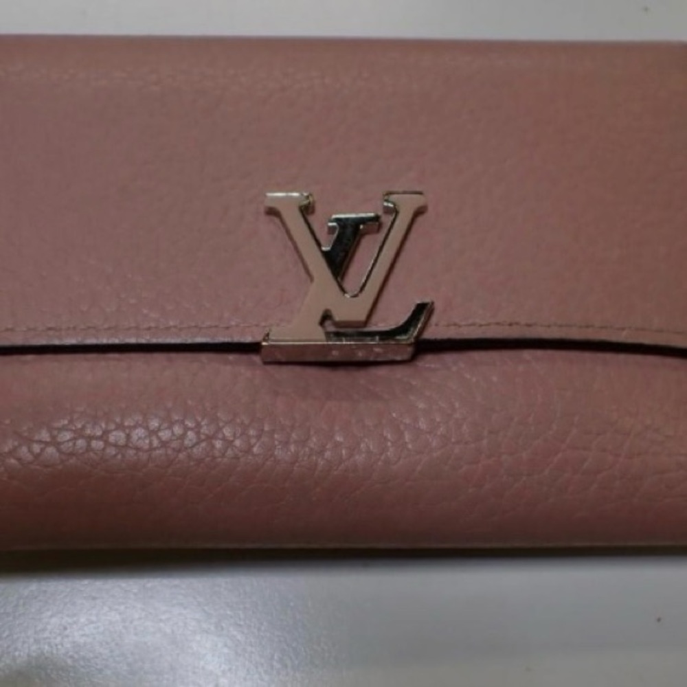 Louis Vuitton Capucines Compact Wallet - Picture 6 of 16